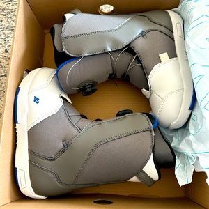 K2 kids snowboard boots size 3